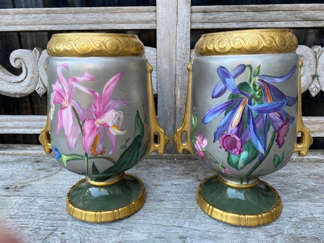 Escalier de Cristal, Paire de vases dans le goût de Narcisse Vivien