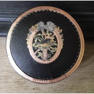 Boite Ronde En écaille  à Décor Centré Or Et Argent, XVIIIe