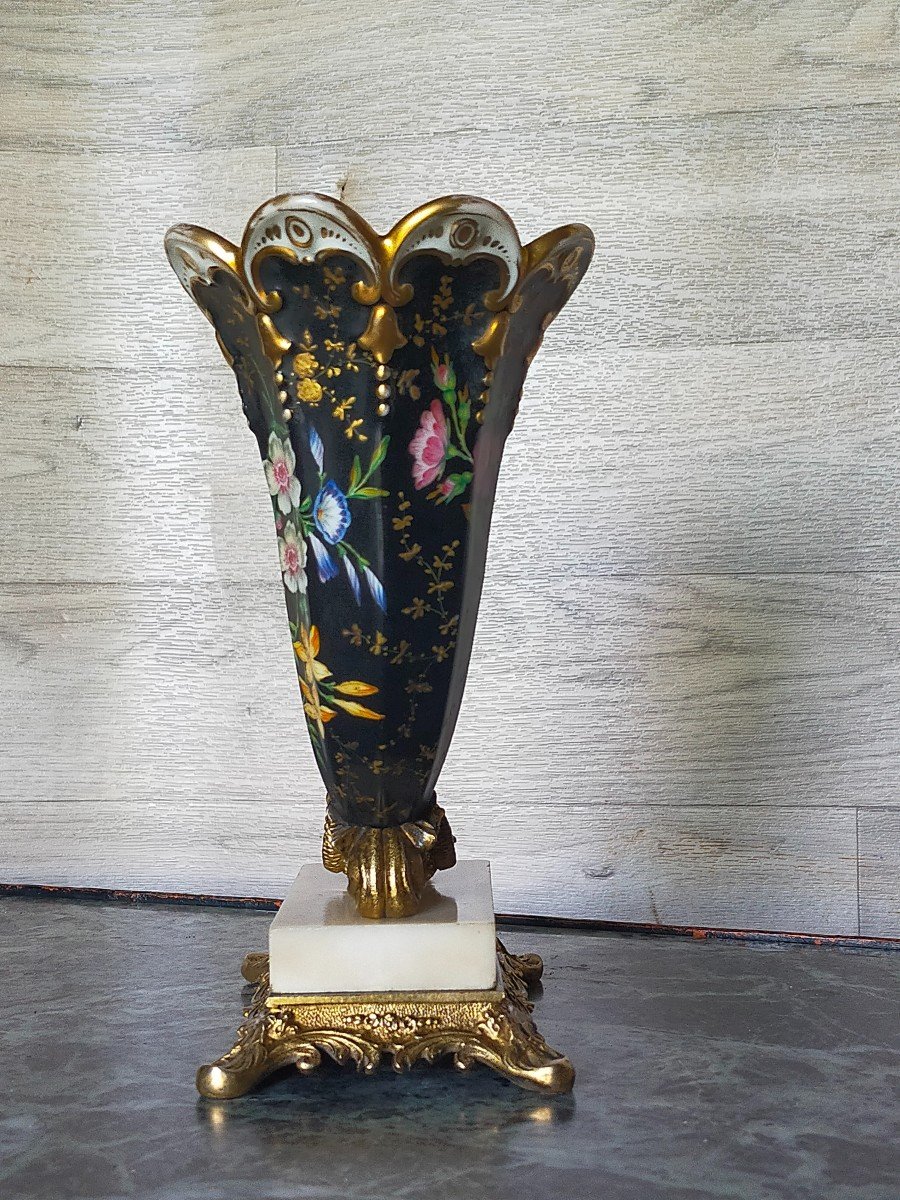 Vase Cornet En Porcelaine De Paris Et Monture Bronze -photo-2