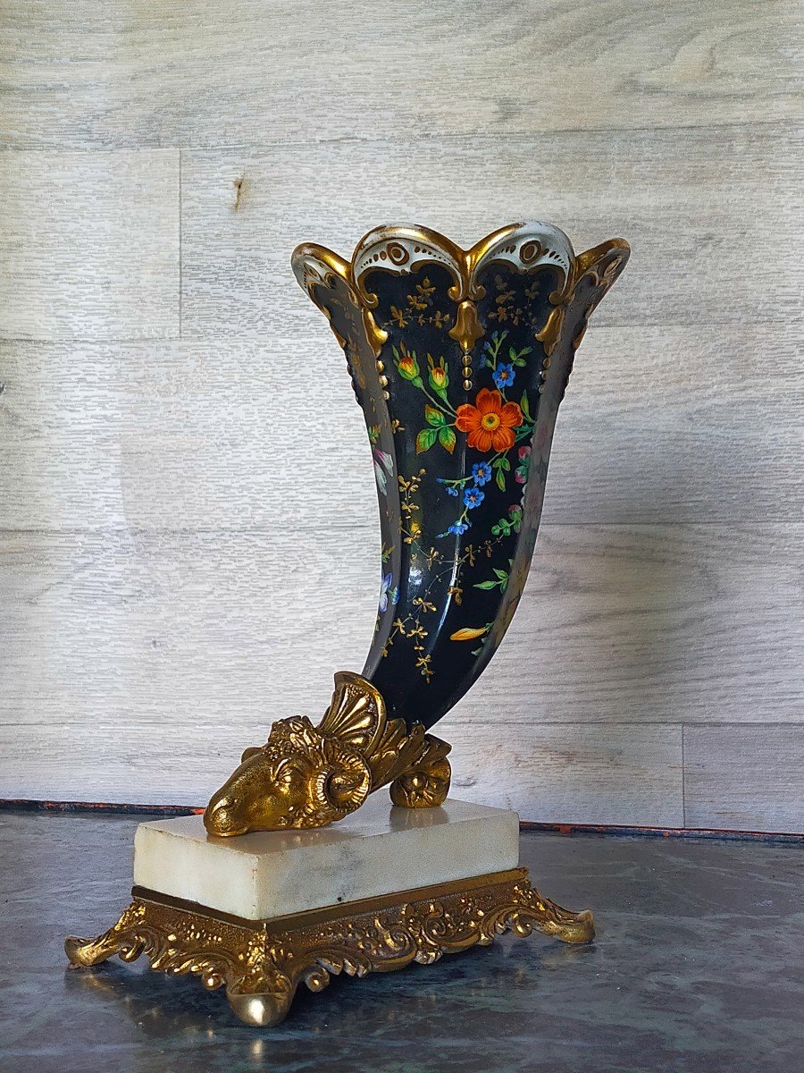 Vase Cornet En Porcelaine De Paris Et Monture Bronze -photo-2