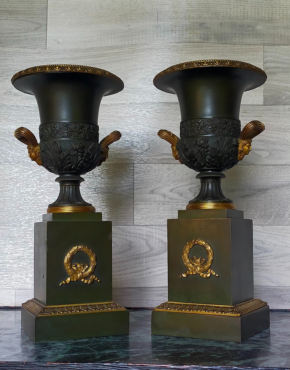 Paire De Cassolettes Vases Medicis En Bronze  