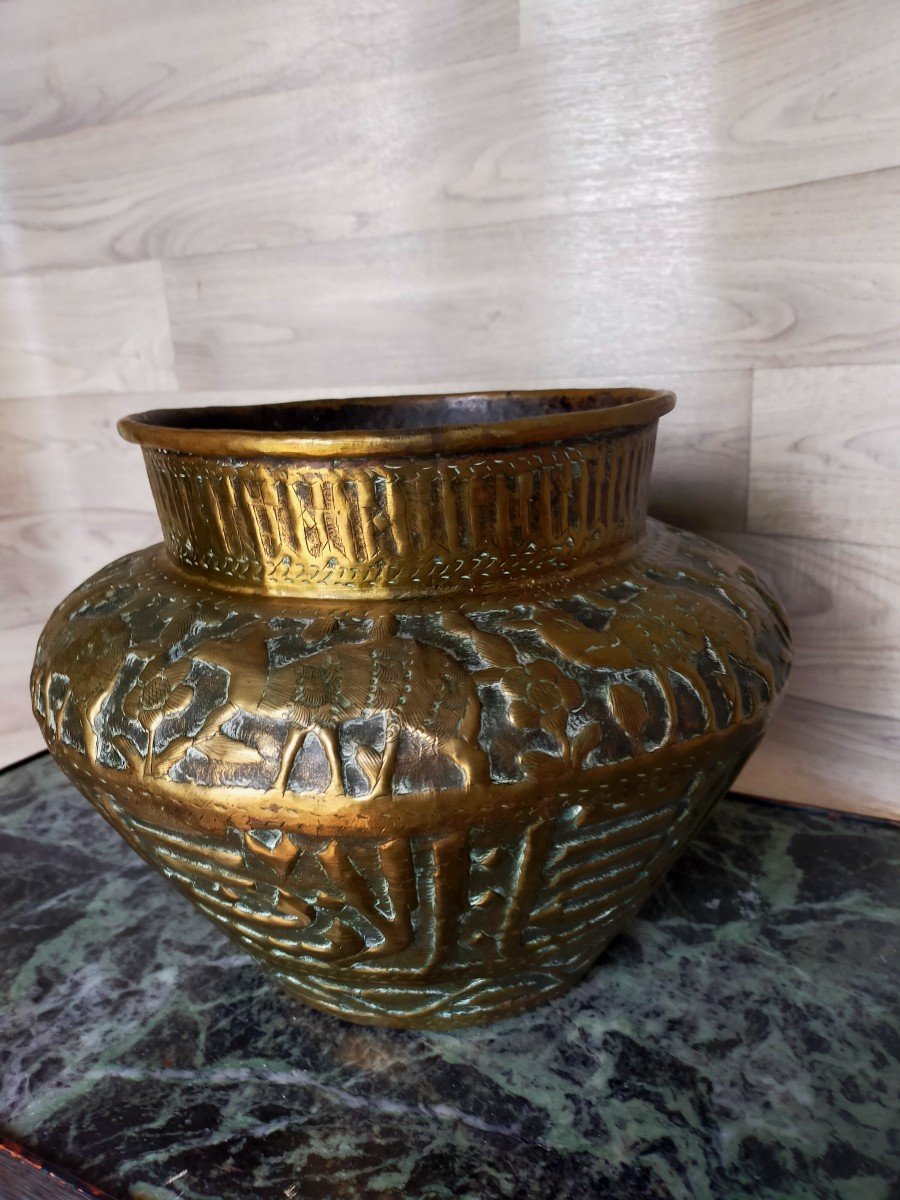 Vase Islamique En Laiton a d&eacute;cor de dromad&egrave;res-photo-1
