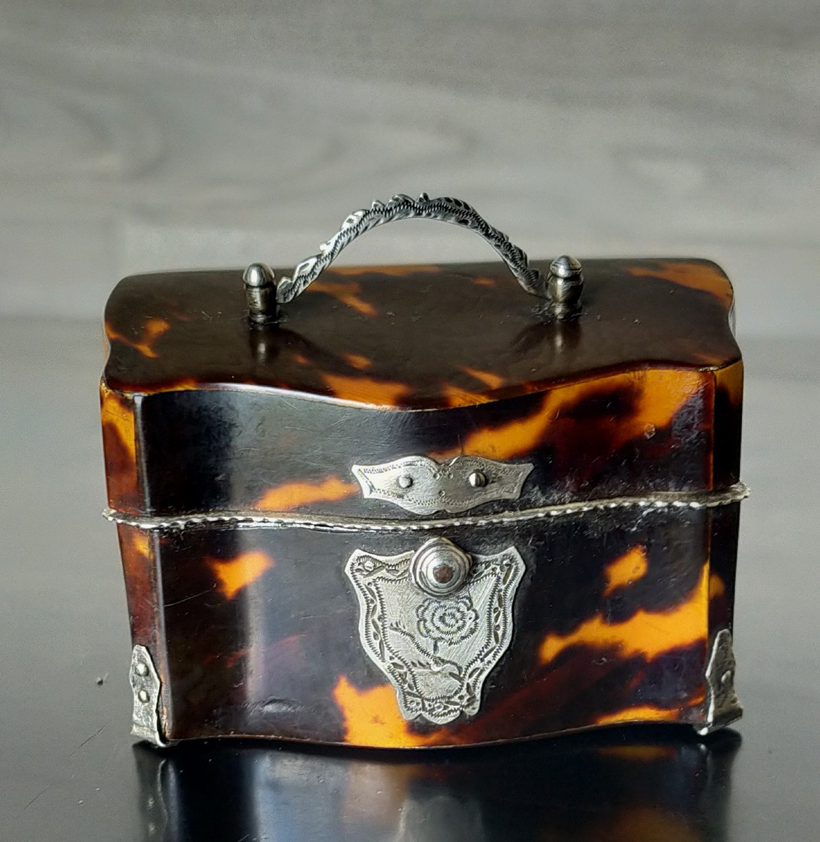 Encrier de voyage en &eacute;caille marqueterie boulle 