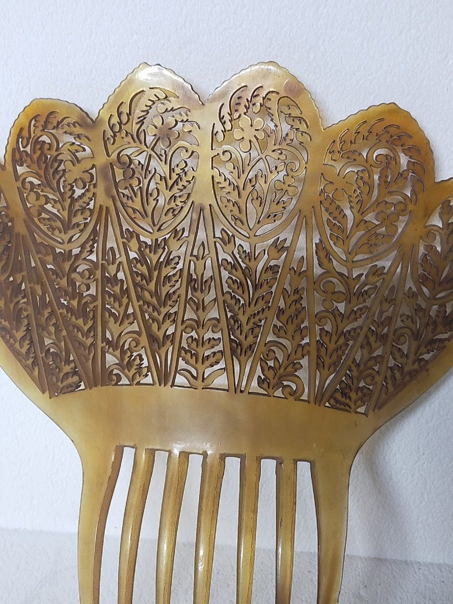 Hair Comb Tiara With Openwork Decoration-photo-2