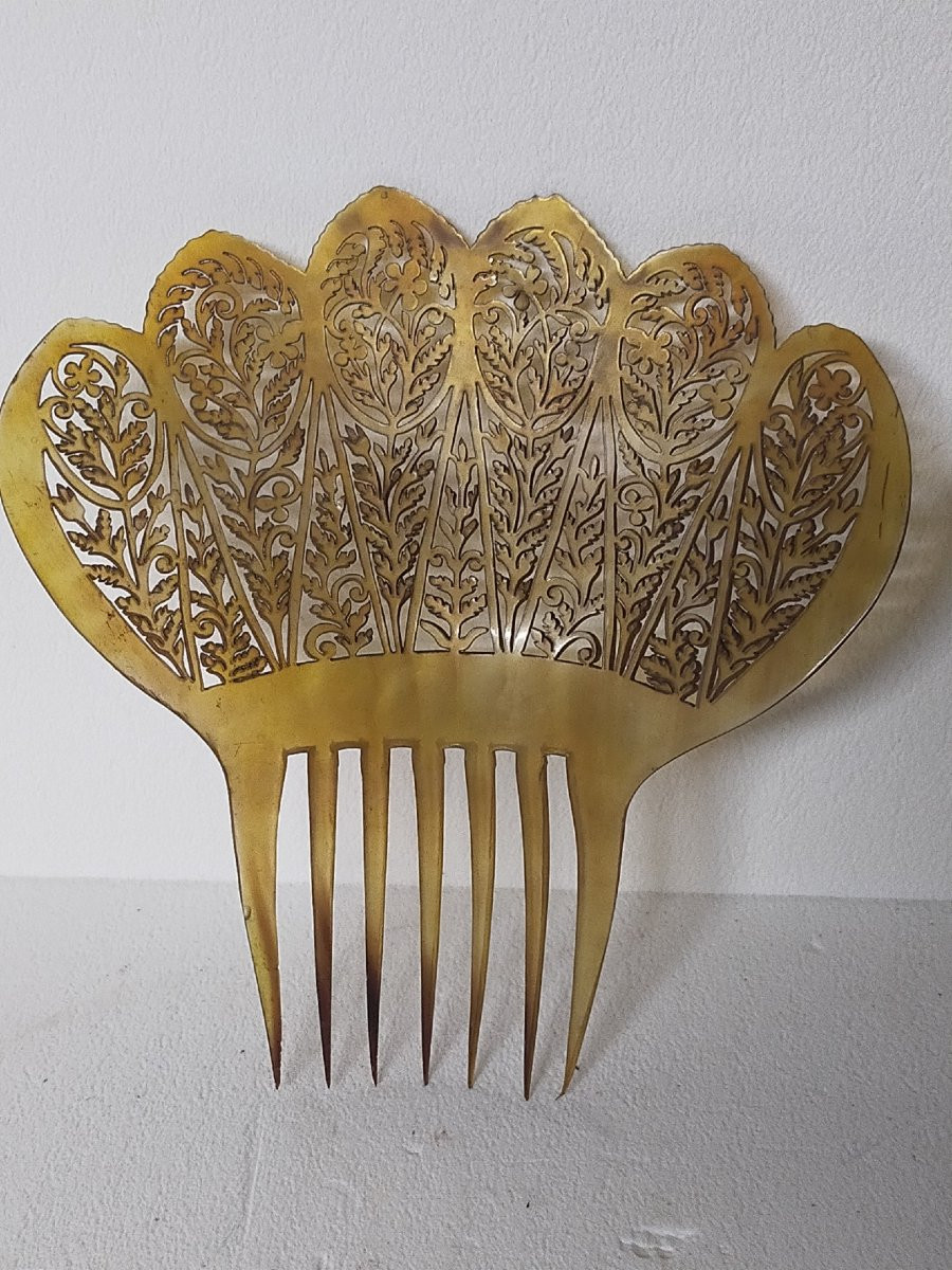 Hair Comb Tiara With Openwork Decoration-photo-3
