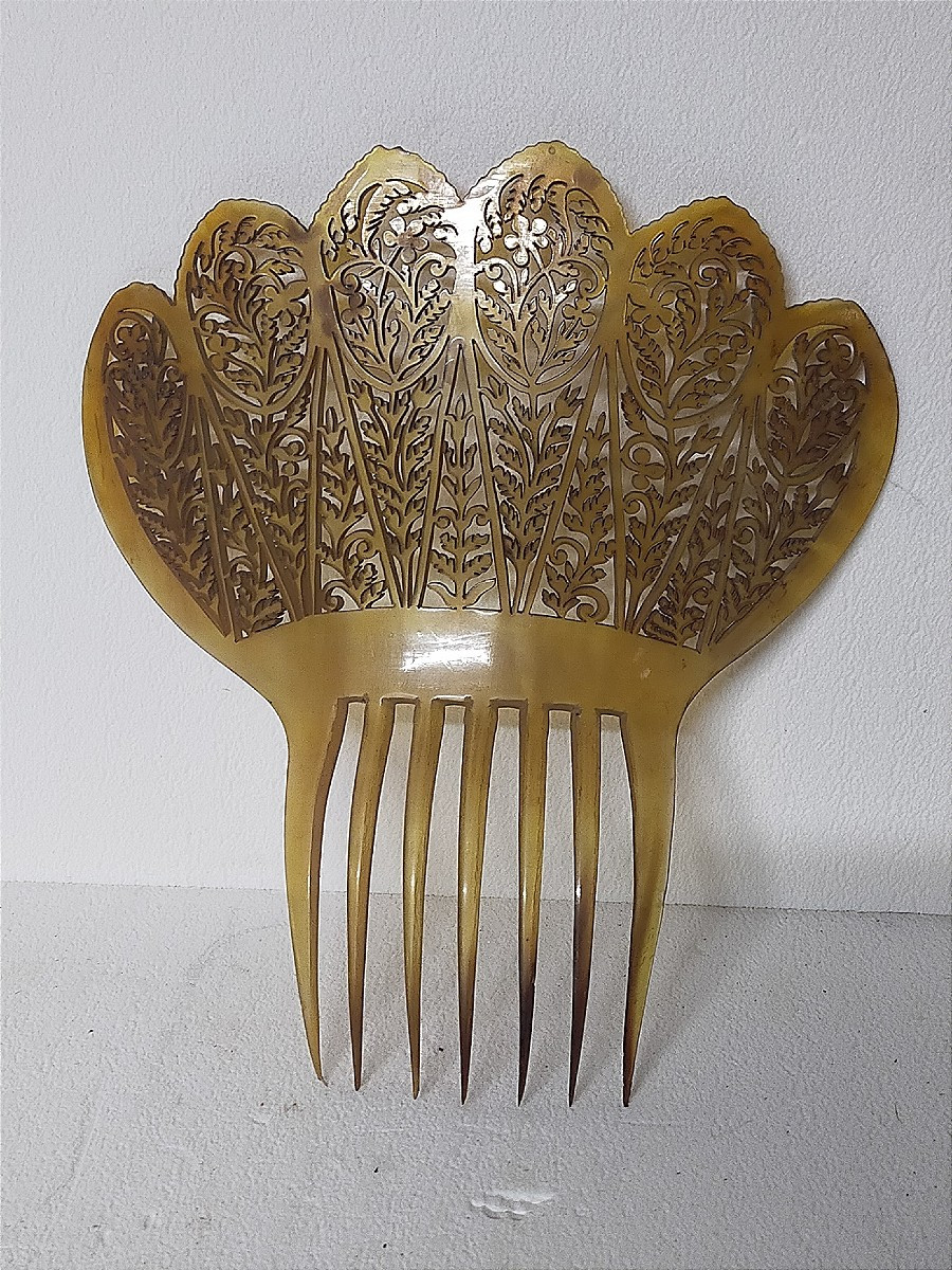Hair Comb Tiara With Openwork Decoration