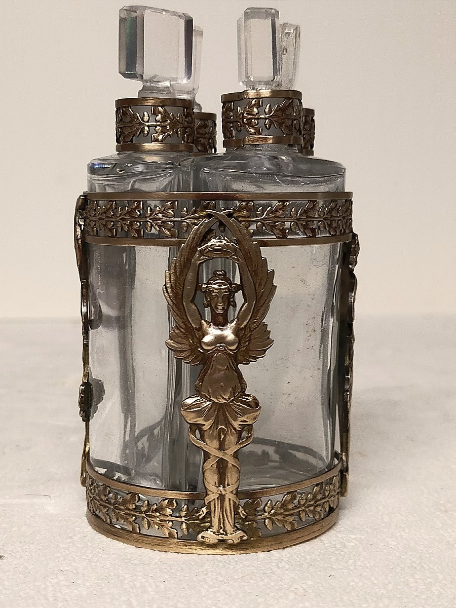 Flacon de parfum senteur monture bronze décor de femme antique -photo-3