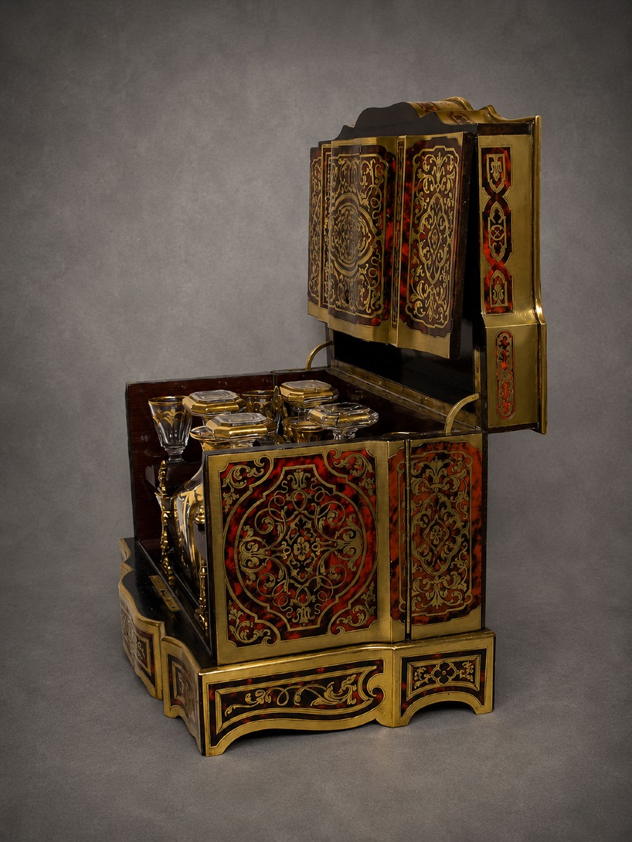 Tahan cave a liqueur en marqueterie boulle et cristal de baccarat -photo-1