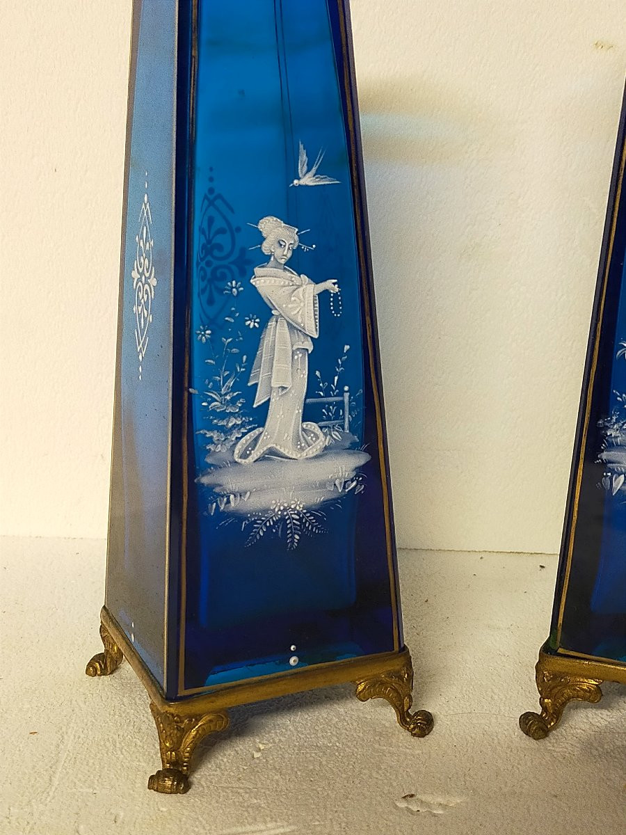 Paire de vases aux chinois en verre &eacute;maill&eacute; monture bronze -photo-2