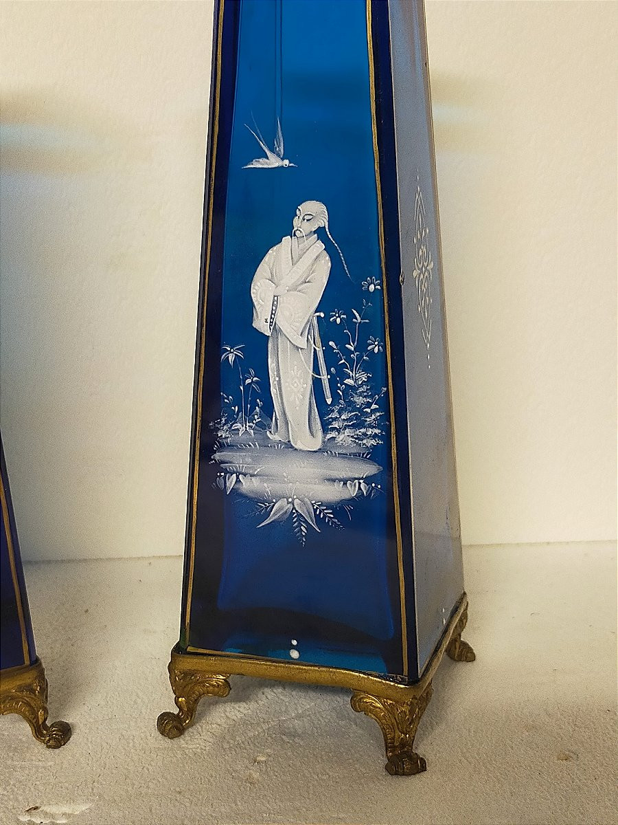 Paire de vases aux chinois en verre &eacute;maill&eacute; monture bronze -photo-3