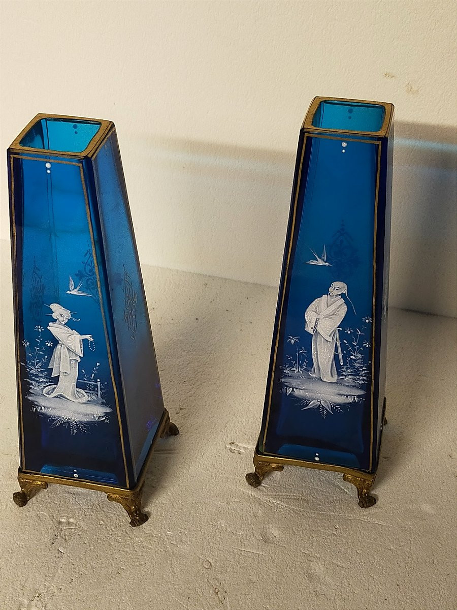 Paire de vases aux chinois en verre &eacute;maill&eacute; monture bronze -photo-4