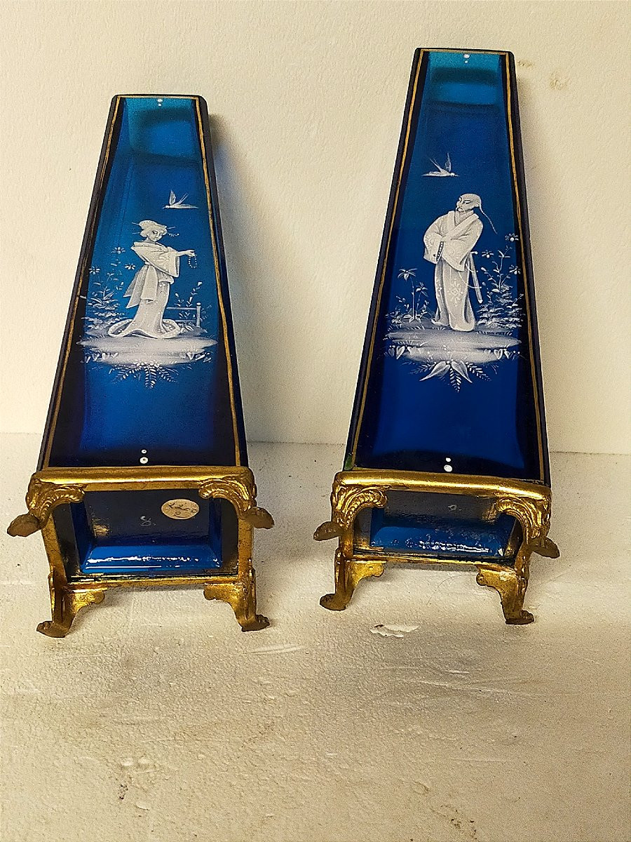 Paire de vases aux chinois en verre &eacute;maill&eacute; monture bronze -photo-1