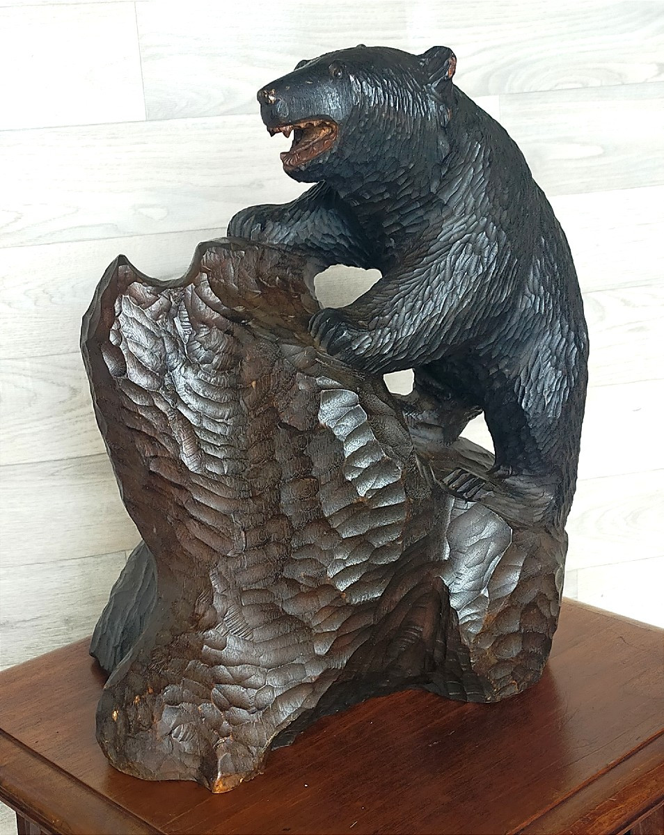 Ours en bois sculpt&eacute; travail de la foret noir 