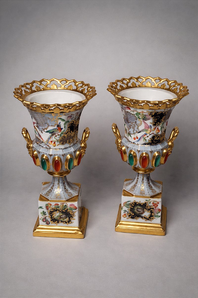 Paire de vases en porcelaine de Vieux Paris – XIXᵉ siècle-photo-2