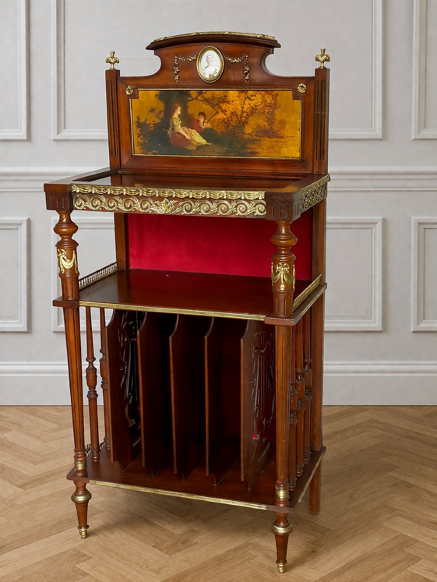 Meuble de Présentation Louis XVI en Noyer et vernis martin  avec miniature