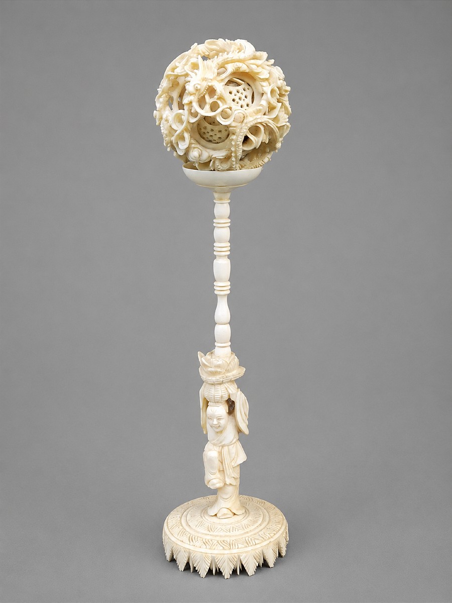boule de canton en ivoire sculpté 