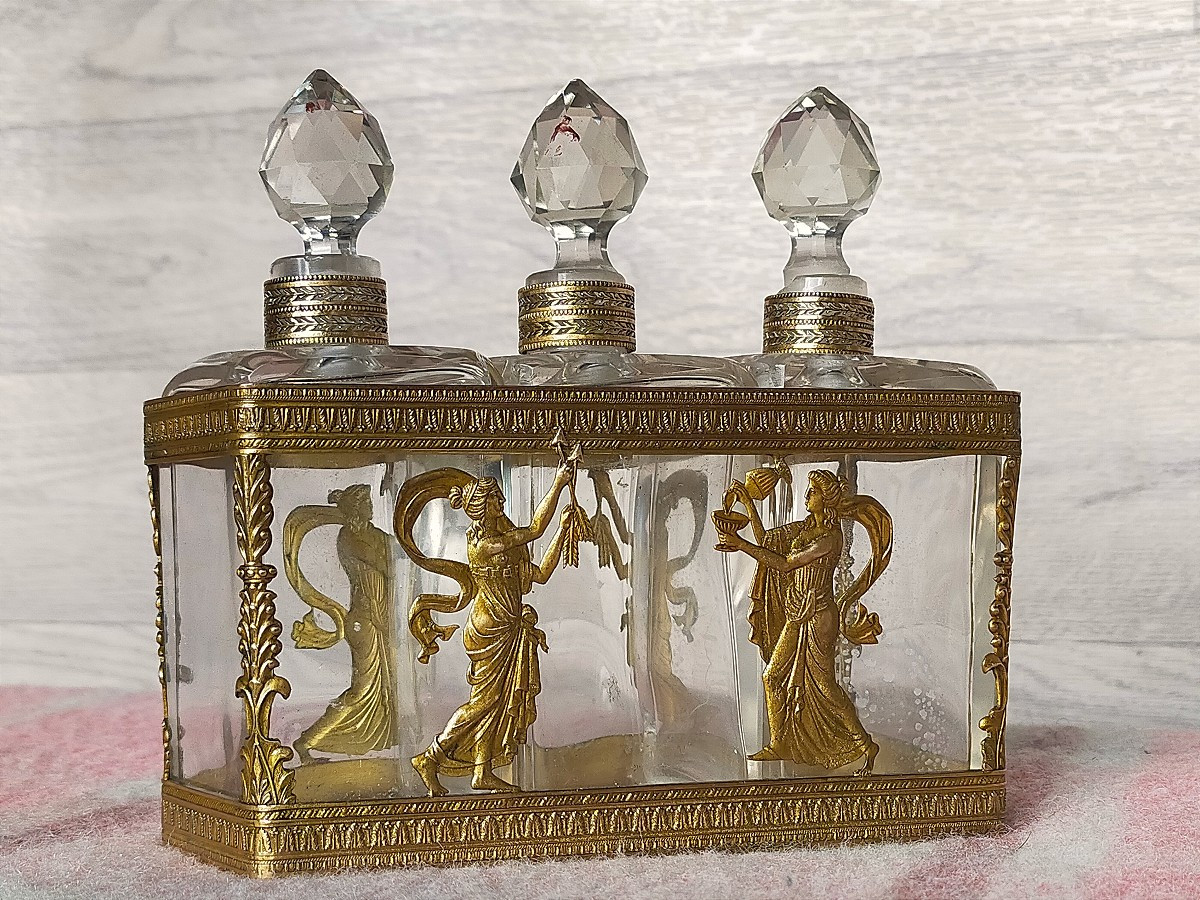 Flacons de parfum senteur cristal et bronze femme a l antique empire 