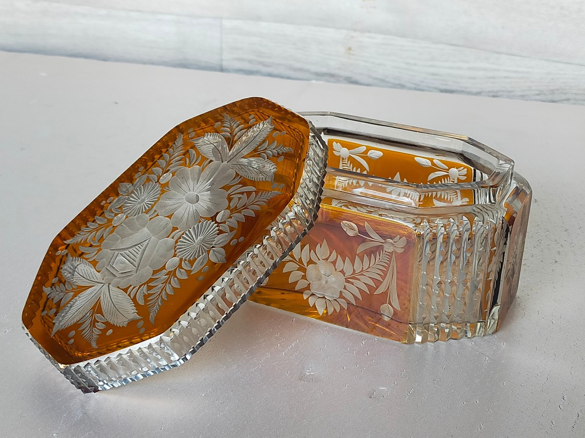Coffret en cristal de bohème ( bonbonnière Baccarat saint louis )
