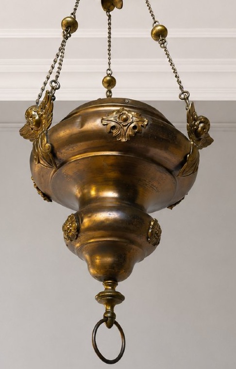 Lustre de chapelle en bronze dor&eacute; &agrave; d&eacute;cor de t&ecirc;tes d'anges (chapelle vestibule)-photo-2