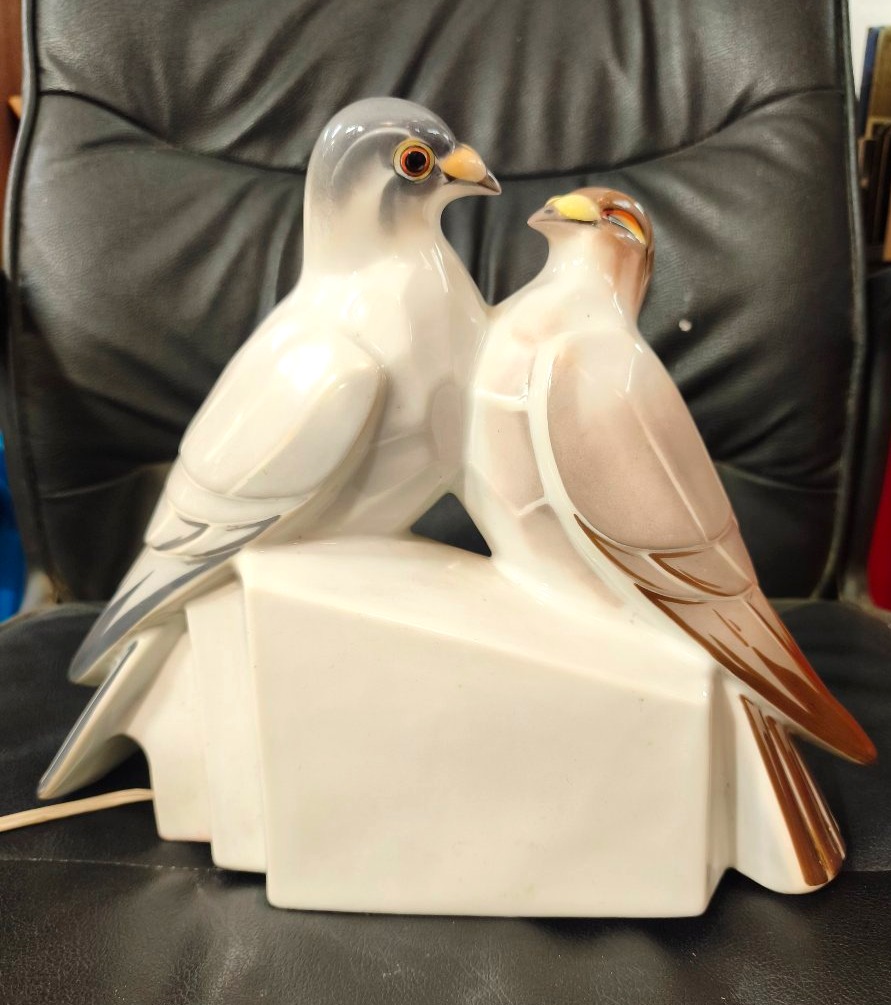 Veilleuse art déco en porcelaine de Limoges lampe tourterelles 