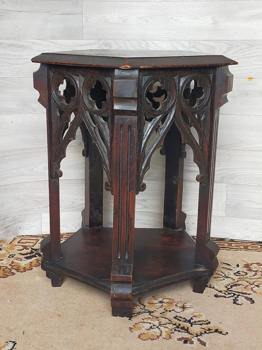 Neo-gothic Gueridon Stool (neo-gothic)