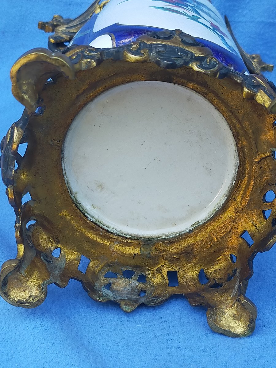 Large Earthenware Vase With A Bronze Frame Featuring Dragons -photo-2