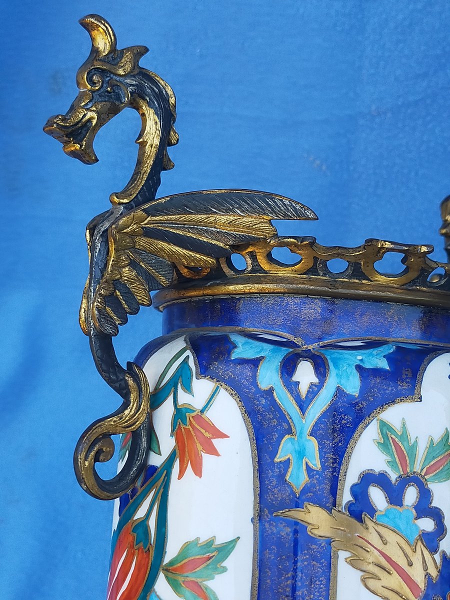Large Earthenware Vase With A Bronze Frame Featuring Dragons -photo-1