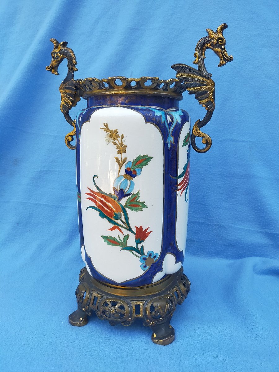 Large Earthenware Vase With A Bronze Frame Featuring Dragons -photo-4