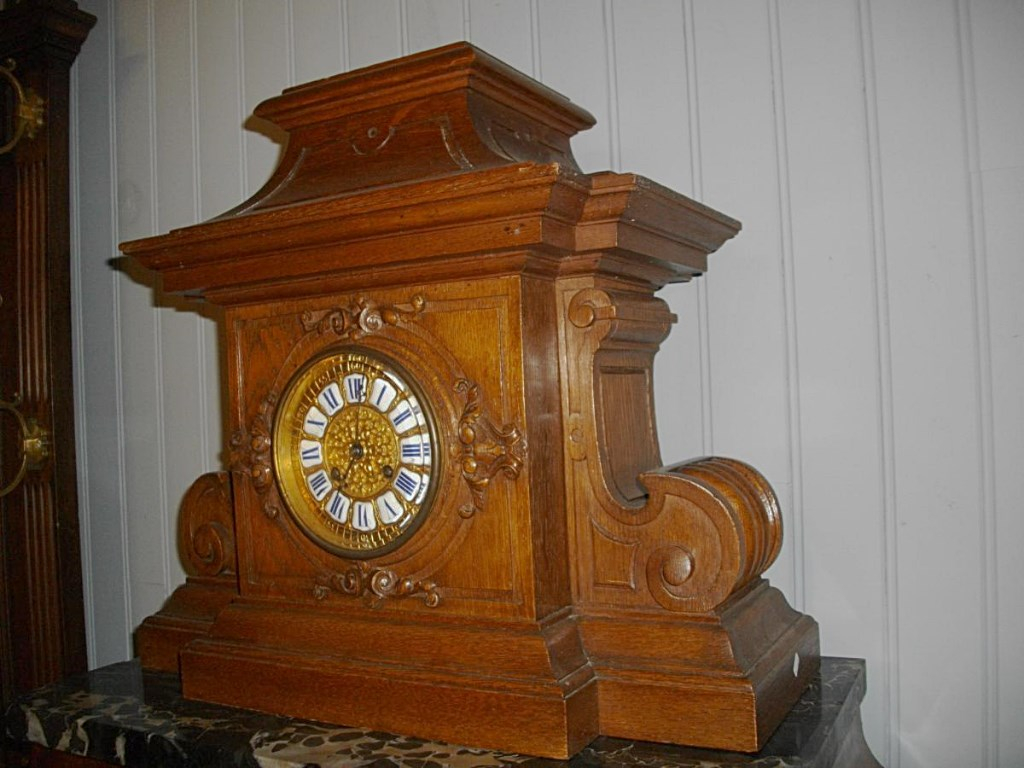 Pendule De Boiserie En Chene Cadran Cartouche Estampille Contour Paris-photo-3