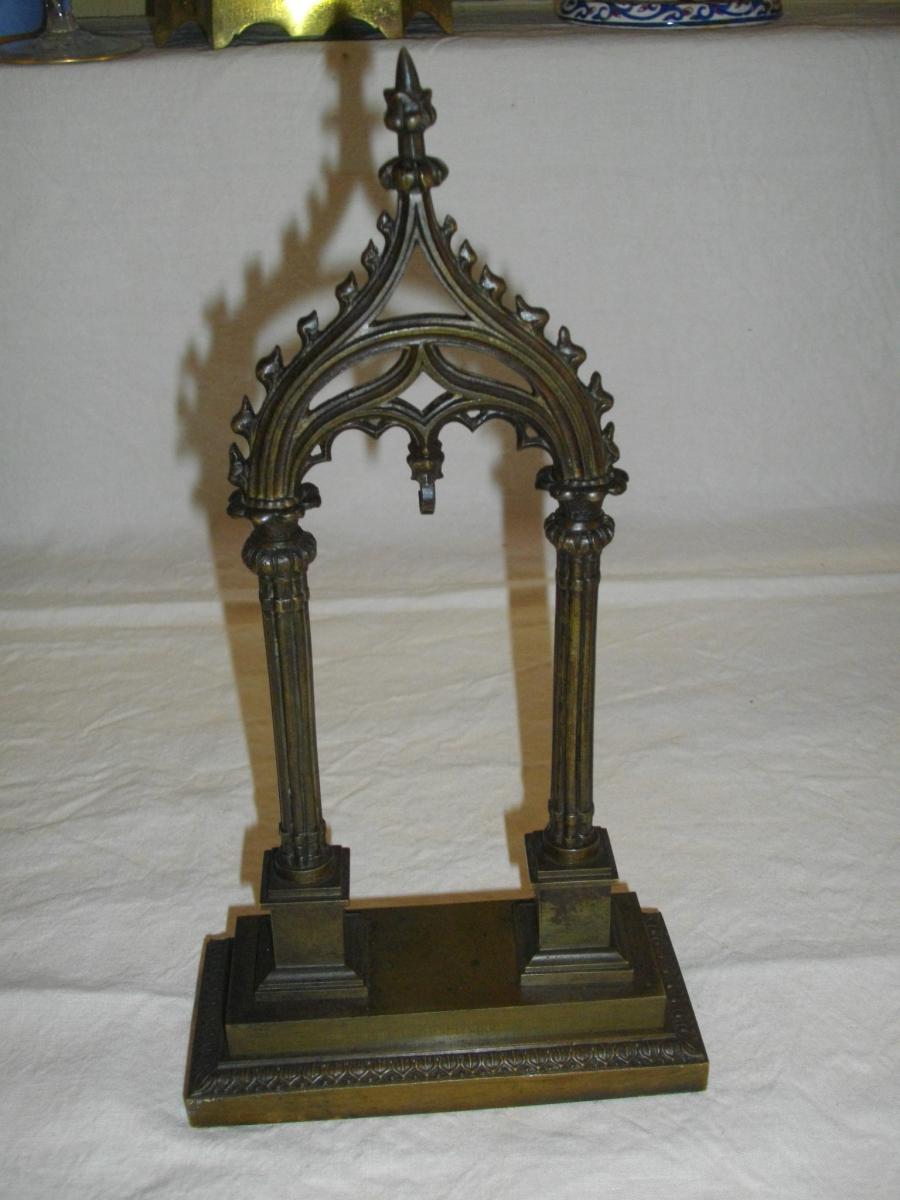 Petit Porte Montre N&eacute;ogothique En Bronze N&eacute;o Gothique