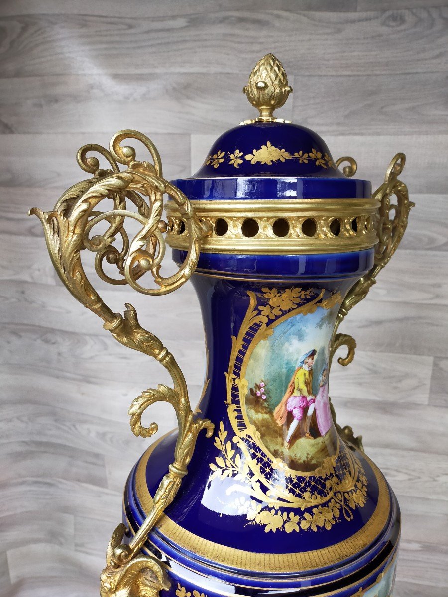 Large Porcelain And Gilt Bronze Covered Vase Mark De Sevres-photo-2