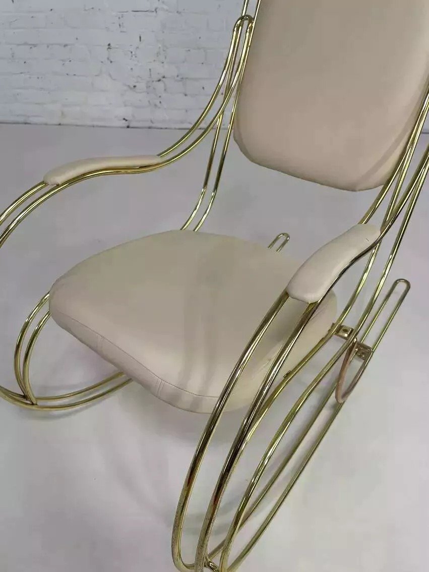 60s Rocking Chair In Brass And Ecru Faux Leather-photo-3