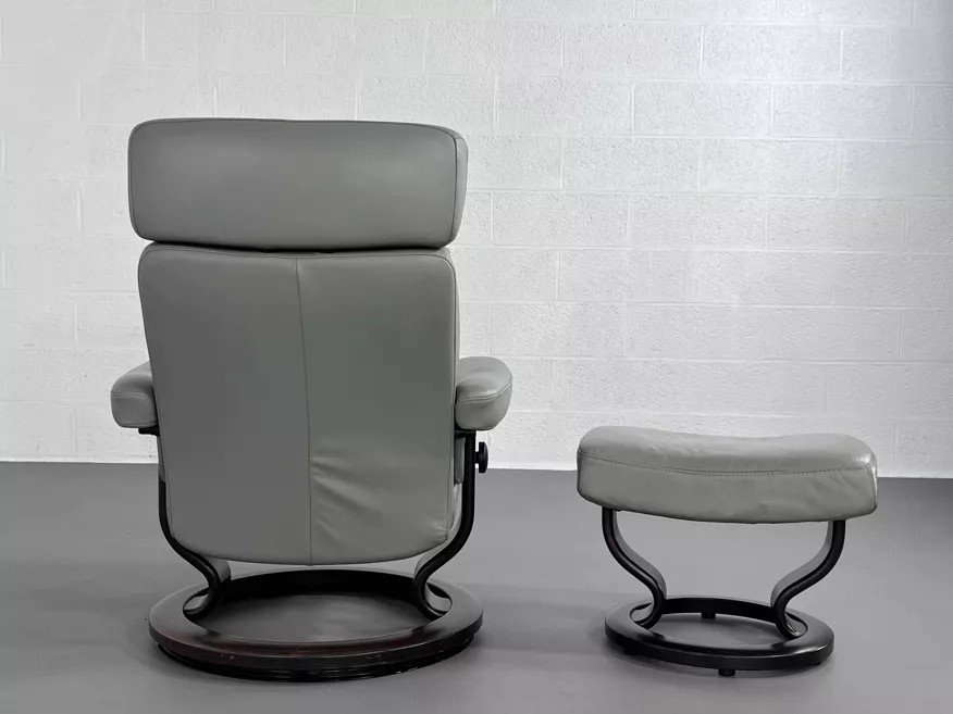 Fauteuil Relax Et Son Repose -pieds En Bois Et Cuir Collection Orion Pour Stressless Ekornes-photo-4
