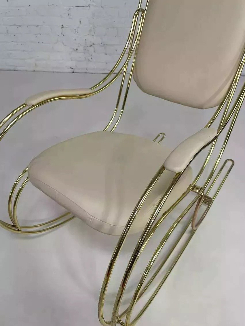 60s Rocking Chair In Brass And Ecru Faux Leather-photo-1