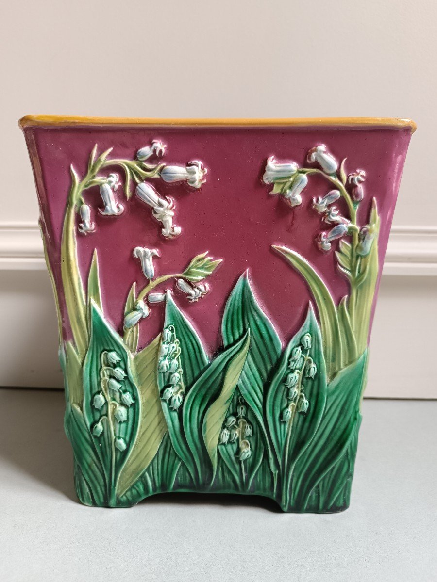 Majolica – Cache-pot en barbotine à décor de muguets, manufacture de George Jones (circa 1870)-photo-2