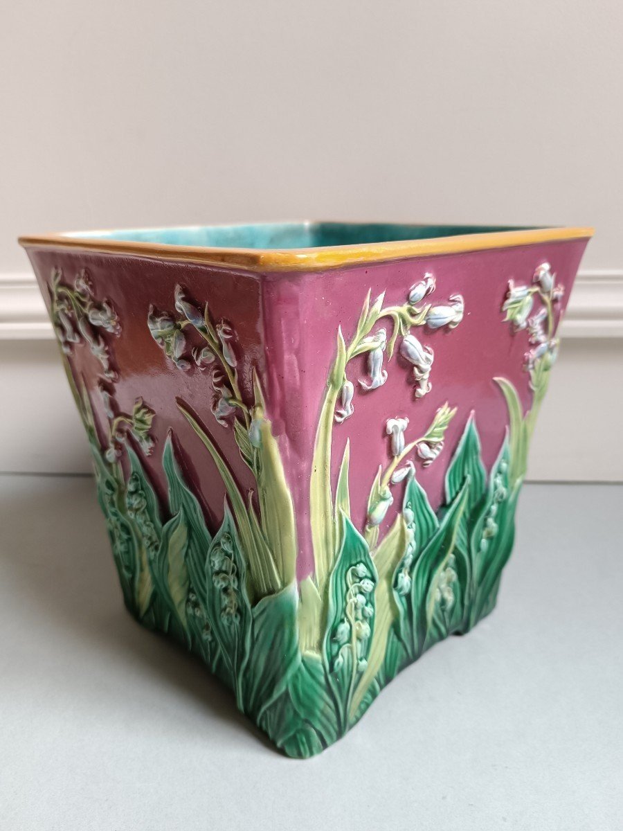 Majolica – Cache-pot en barbotine à décor de muguets, manufacture de George Jones (circa 1870)-photo-2