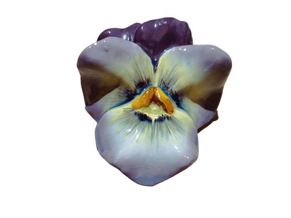 Majolica - ‘’Pensée’’ Bouquetière d'applique murale en barbotine de Delphin Massier