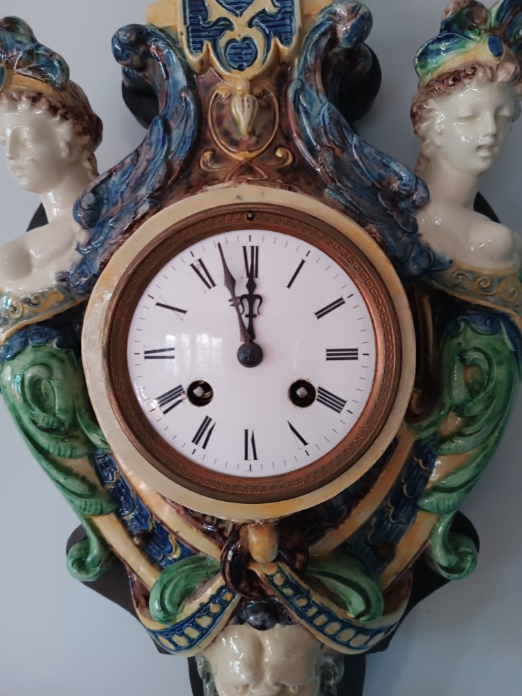 Cartel d’applique (horloge murale) en faïence polychrome, vers 1870–1890-photo-3
