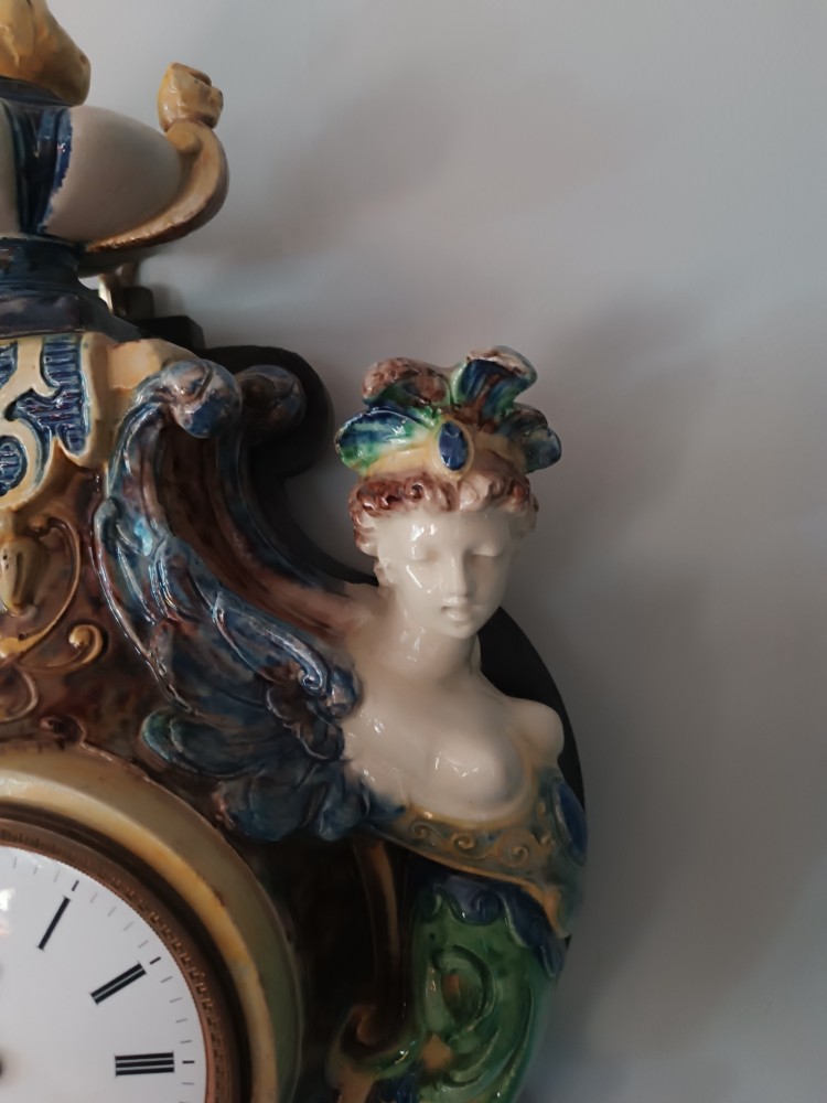 Cartel d’applique (horloge murale) en faïence polychrome, vers 1870–1890-photo-1