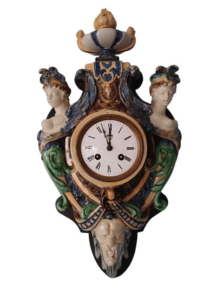 Cartel d’applique (horloge murale) en faïence polychrome, vers 1870–1890