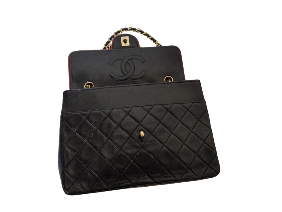 Chanel - Quilted Shoulder Bag In Black Lambskin Leather-photo-3