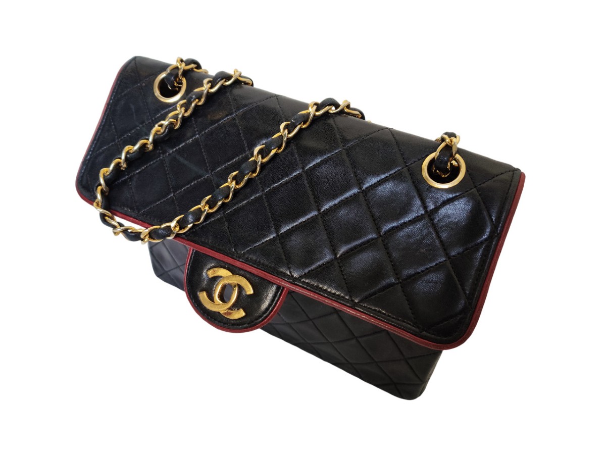 Chanel - Quilted Shoulder Bag In Black Lambskin Leather-photo-4