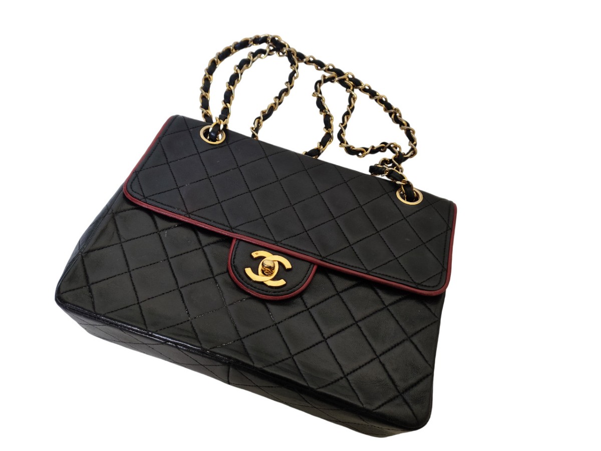 Chanel - Quilted Shoulder Bag In Black Lambskin Leather-photo-1