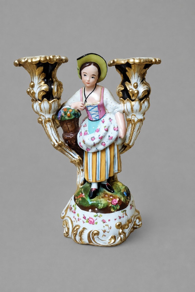 Chandelier à deux lumières en porcelaine polychrome et dorée attribué à Jacob Petit (1796-1868)