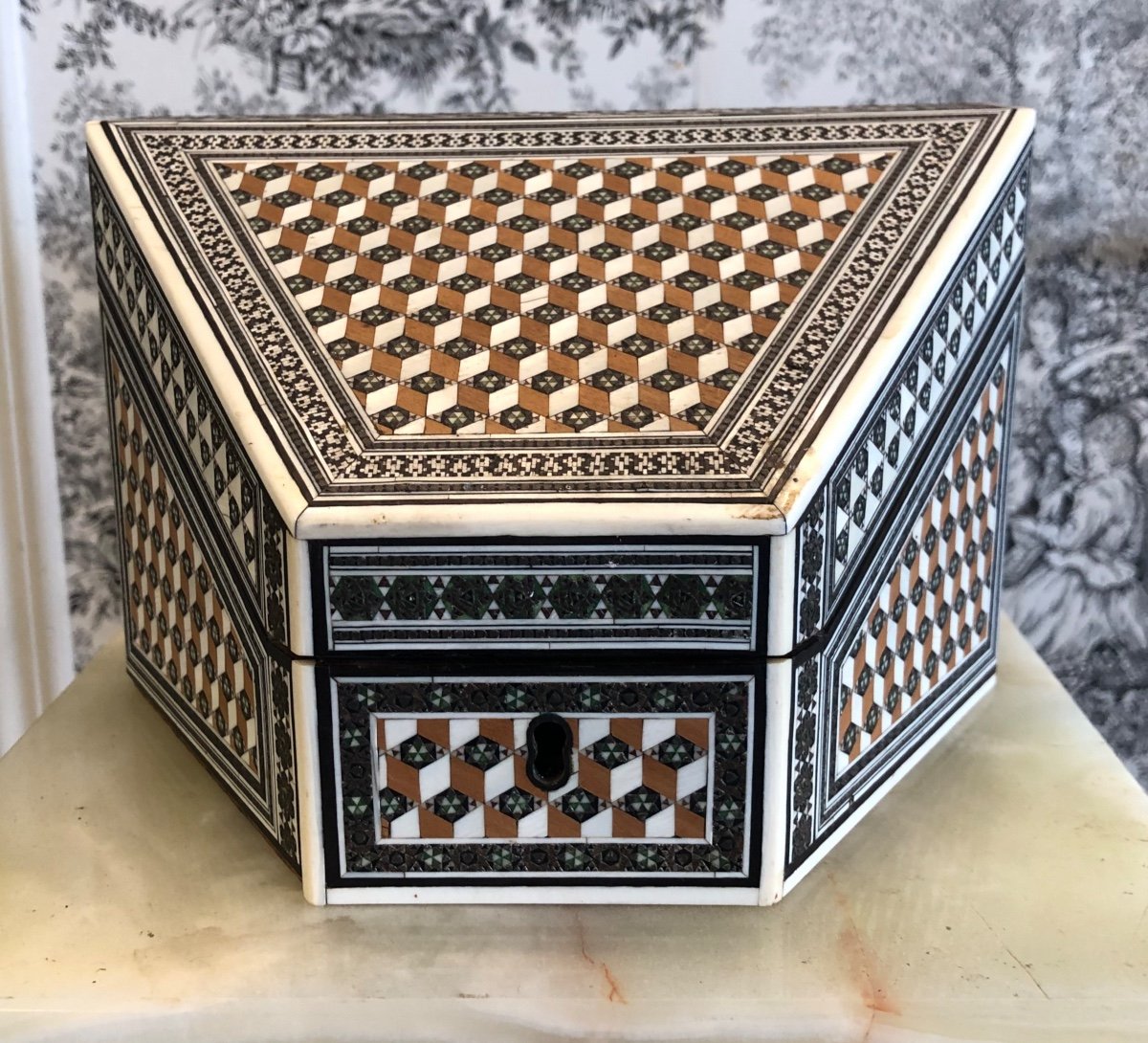 Boîte En Marqueterie D’ivoire