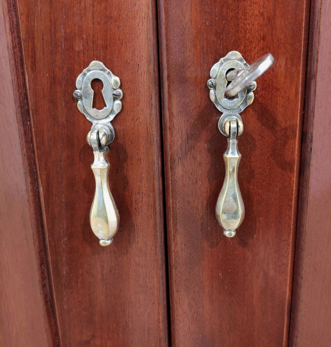 Buffet 2 portes en acajou conçu par Jacques E. Ruhlman, années 1940-photo-4
