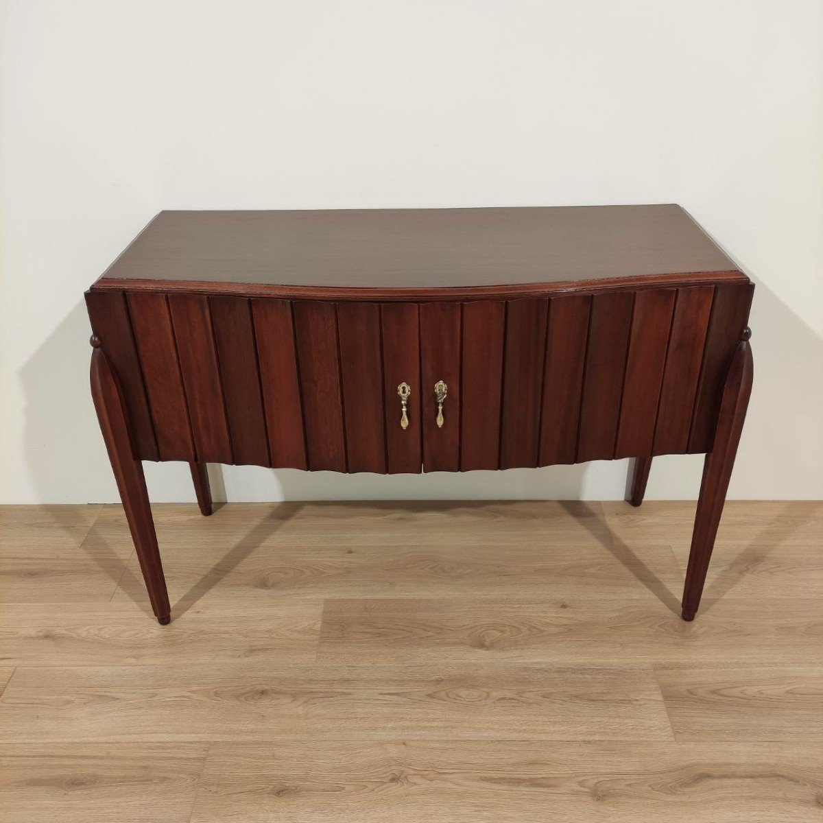 Buffet 2 portes en acajou conçu par Jacques E. Ruhlman, années 1940