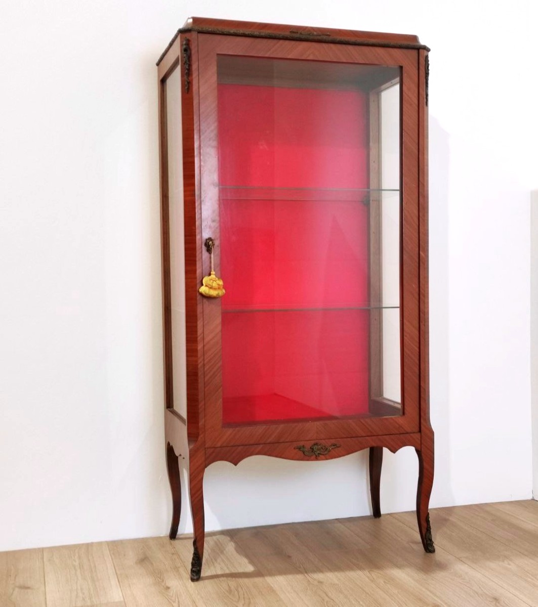 Vitrine de style Napoléon III, XXe siècle.