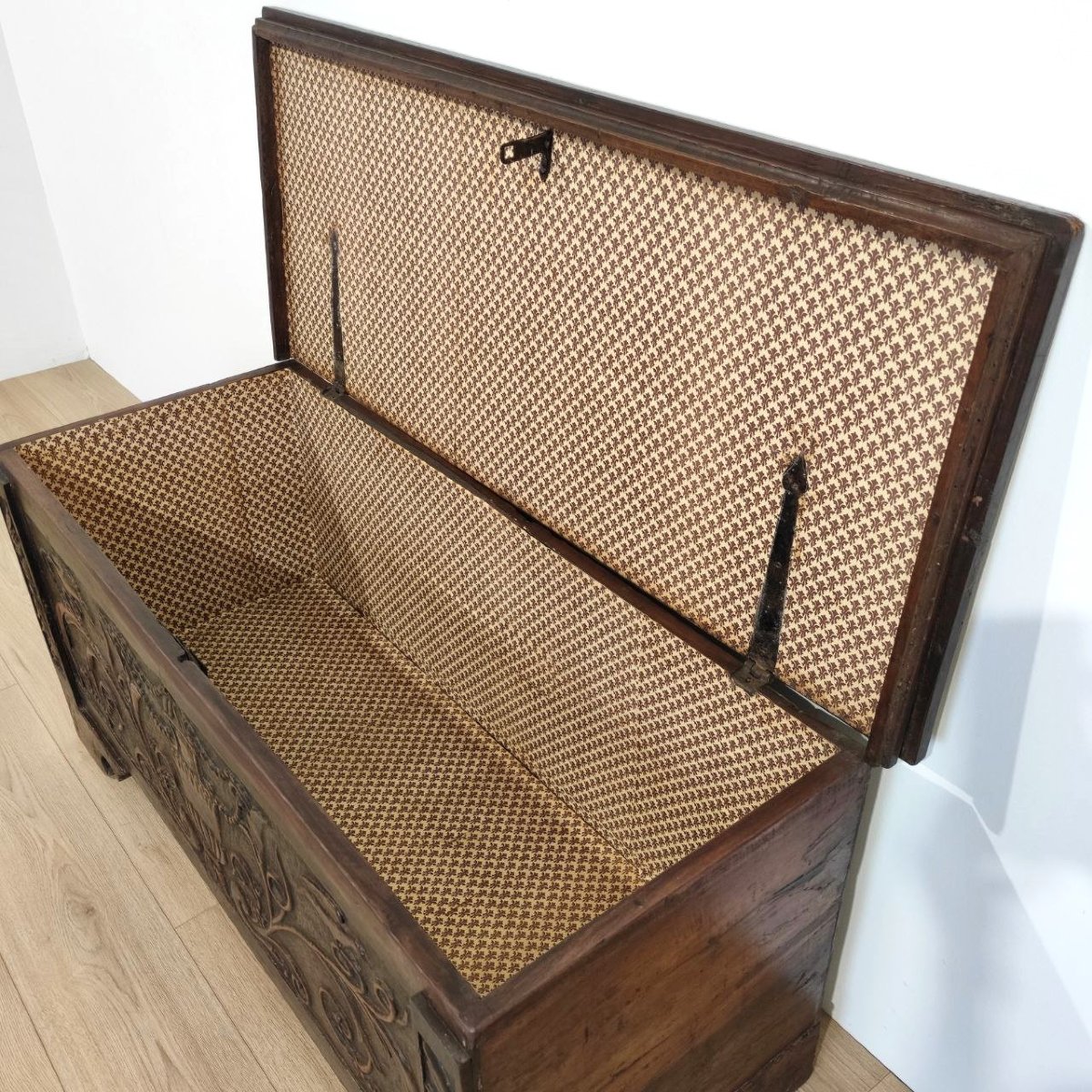 Antique Carved Wooden Chest, Early 19th Century.-photo-3