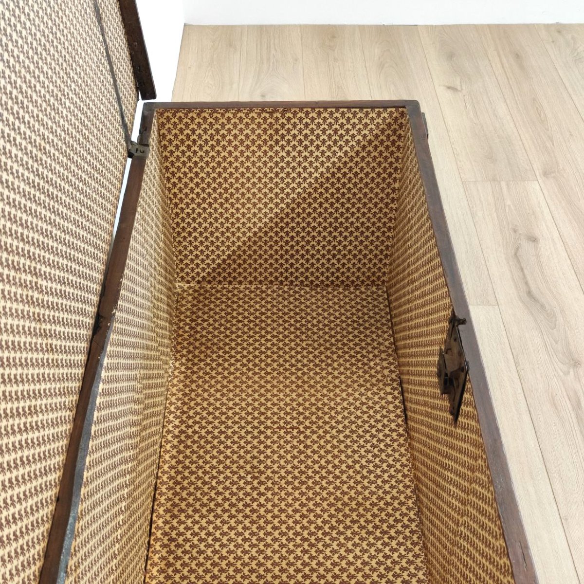 Antique Carved Wooden Chest, Early 19th Century.-photo-4